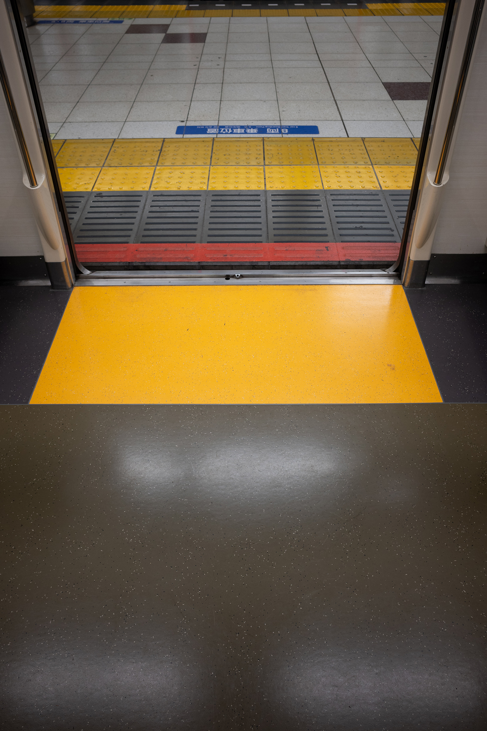 03 - metro drzwi / peron